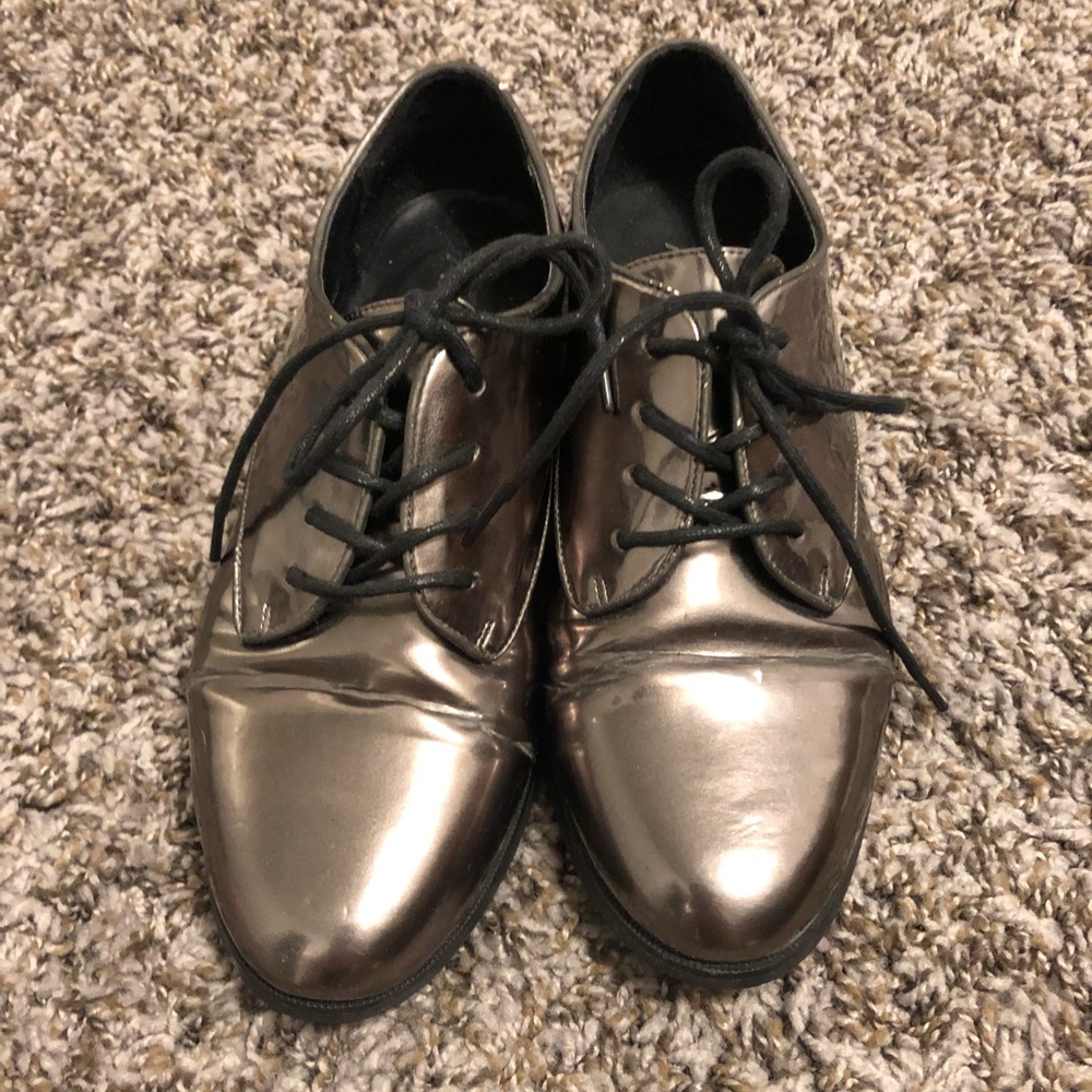 Aldo silver shoes size 6